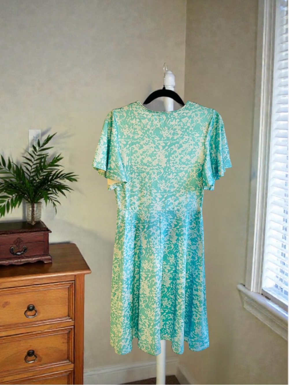 Turquoise Faux Wrap Dress Flutter Sleeves Size Medium NWOT - Picture 8 of 13